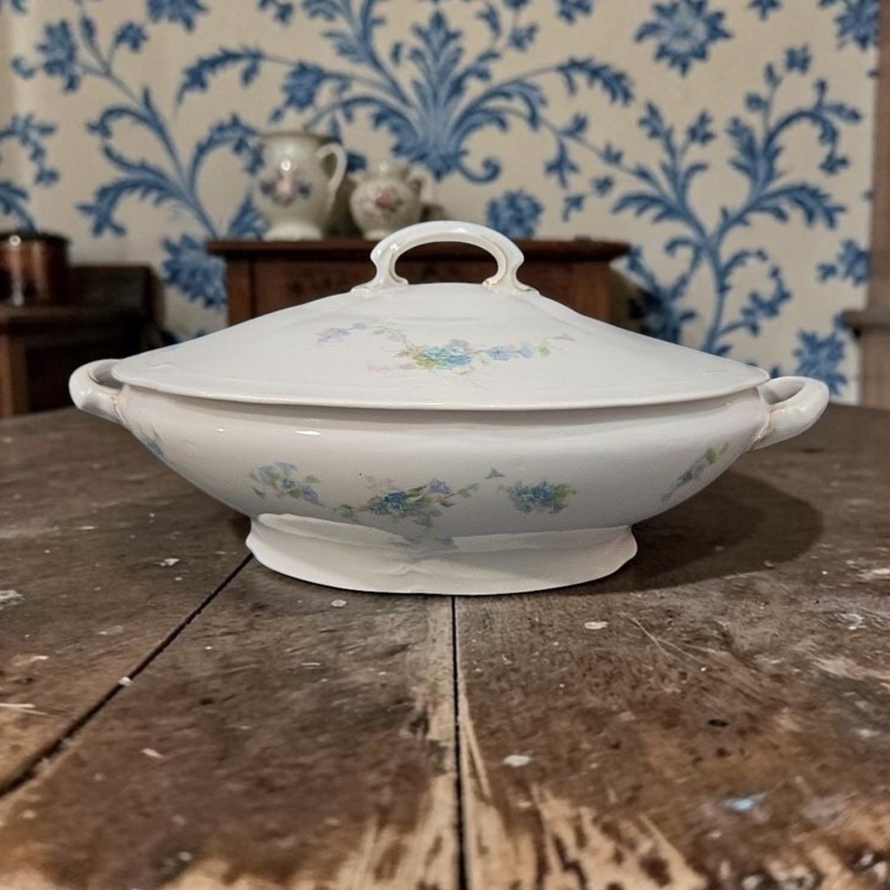 BB&F Savoy Covered‎ Vegetable Dish, Vintage Blue Floral Tureen, Gold Accents